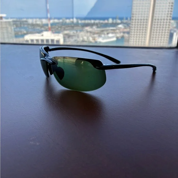 Maui jimBlack Sunglasses